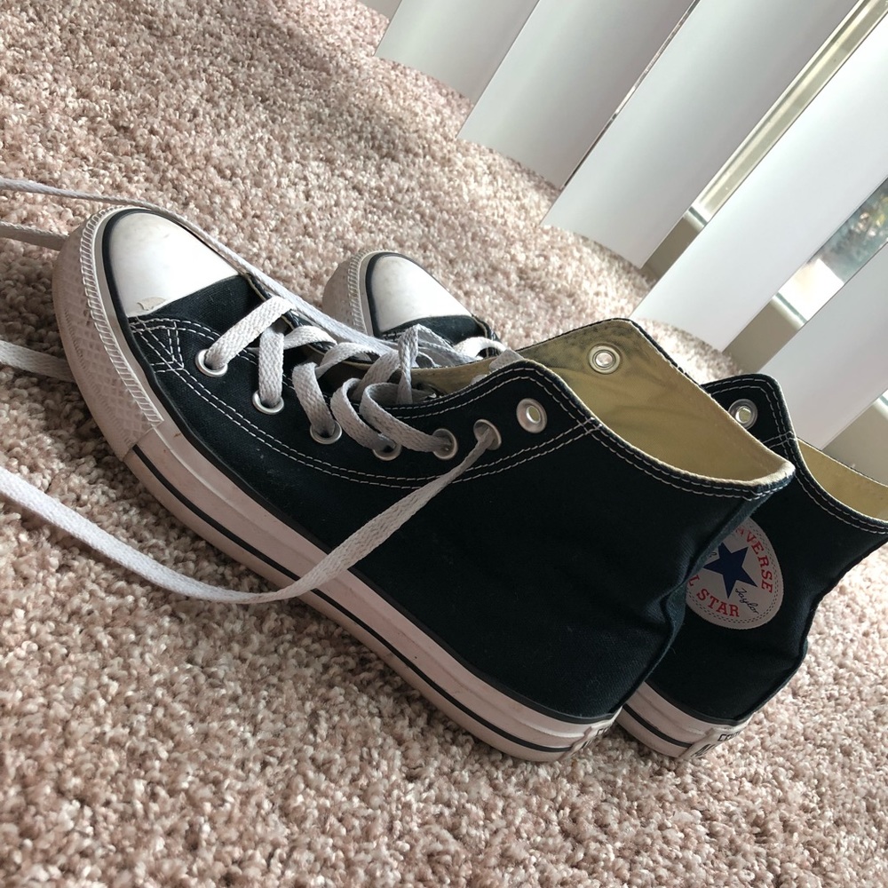 Size 8 Black high top Converse